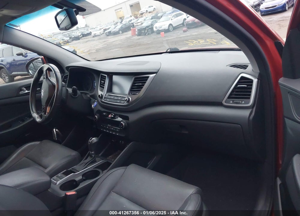 2017 HYUNDAI TUCSON LIMITED VIN: KM8J33A24HU418073