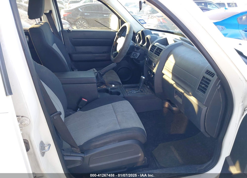 2008 DODGE NITRO SXT VIN: 1D8GT28K08W283596
