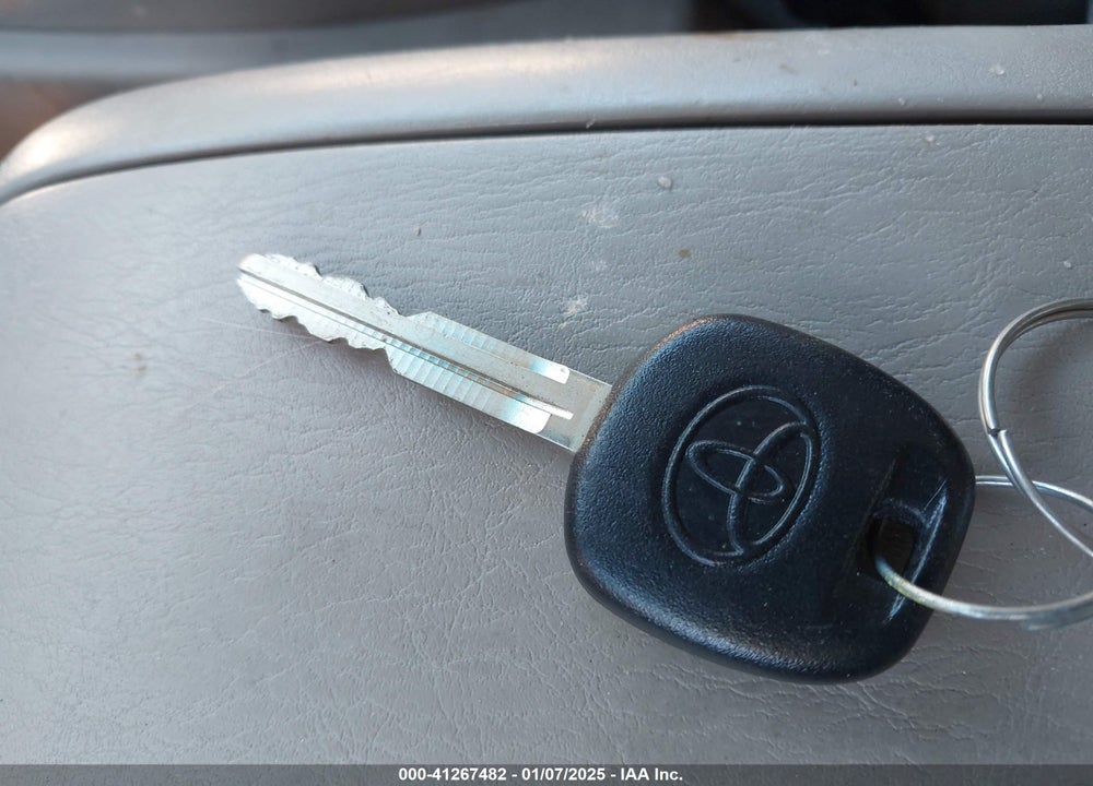 2005 TOYOTA SIENNA XLE LIMITED VIN: 5TDZA22C05S225515