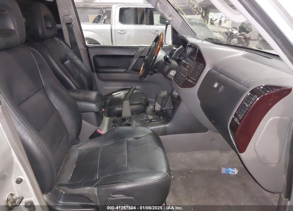 2002 MITSUBISHI MONTERO LIMITED VIN: JA4MW51R02J016667