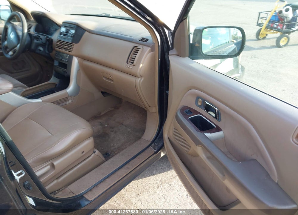 2004 HONDA PILOT EX VIN: 5FNYF184X4B001596