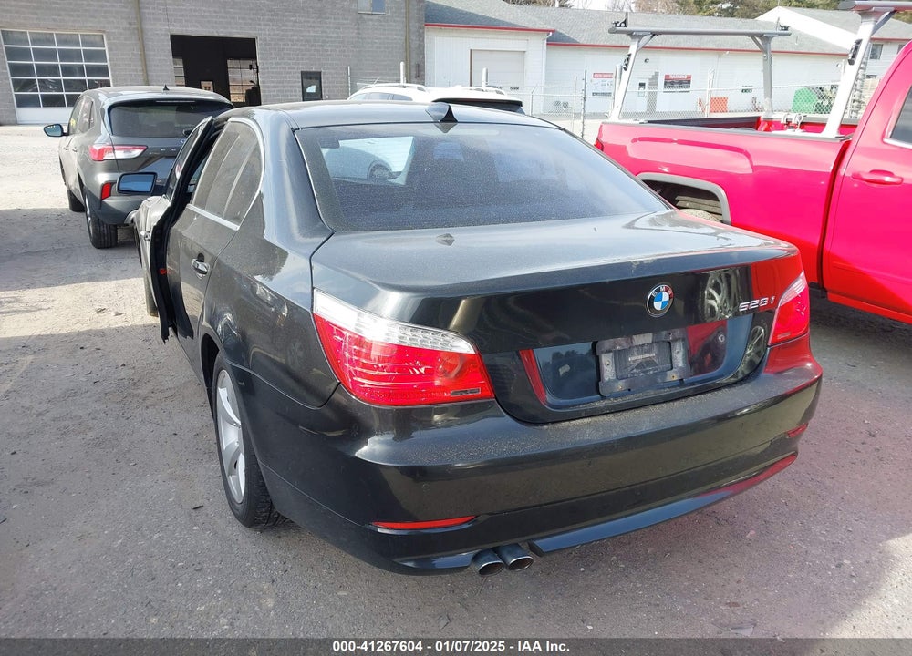 2008 BMW 528I VIN: WBANU53578CT09082