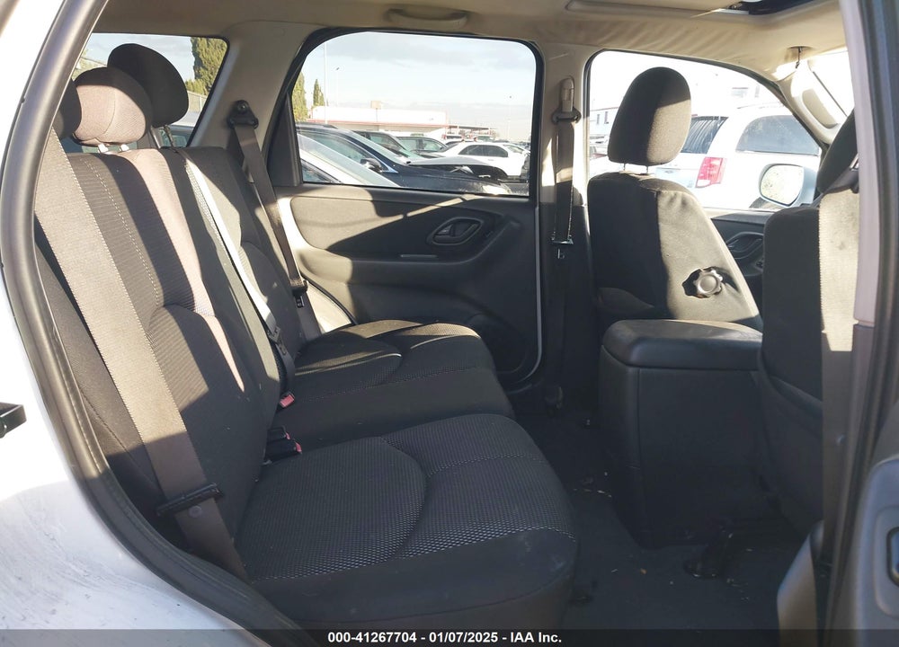 2005 MAZDA TRIBUTE S VIN: 4F2YZ04105KM01068