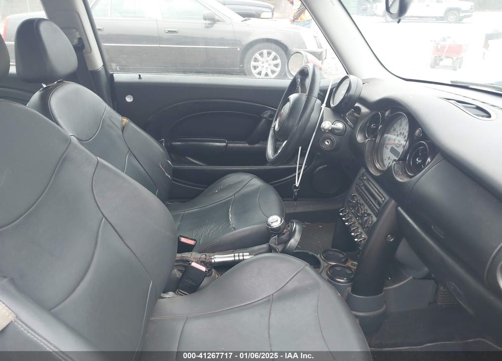 2004 MINI COOPER S VIN: WMWRE33434TD86894