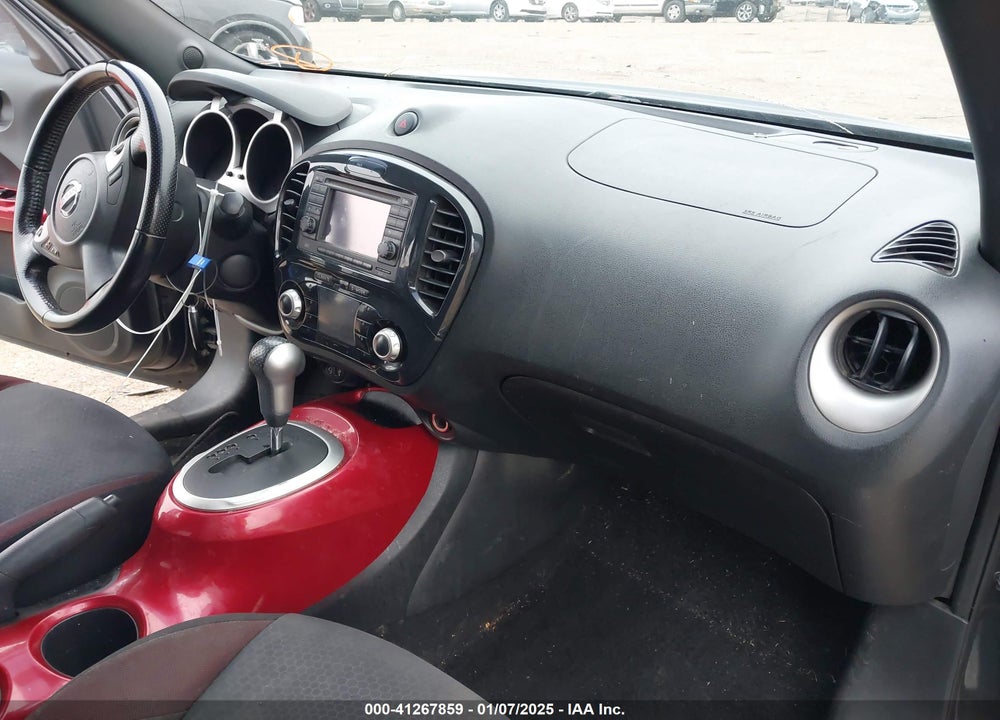 2011 NISSAN JUKE SV VIN: JN8AF5MR2BT001388
