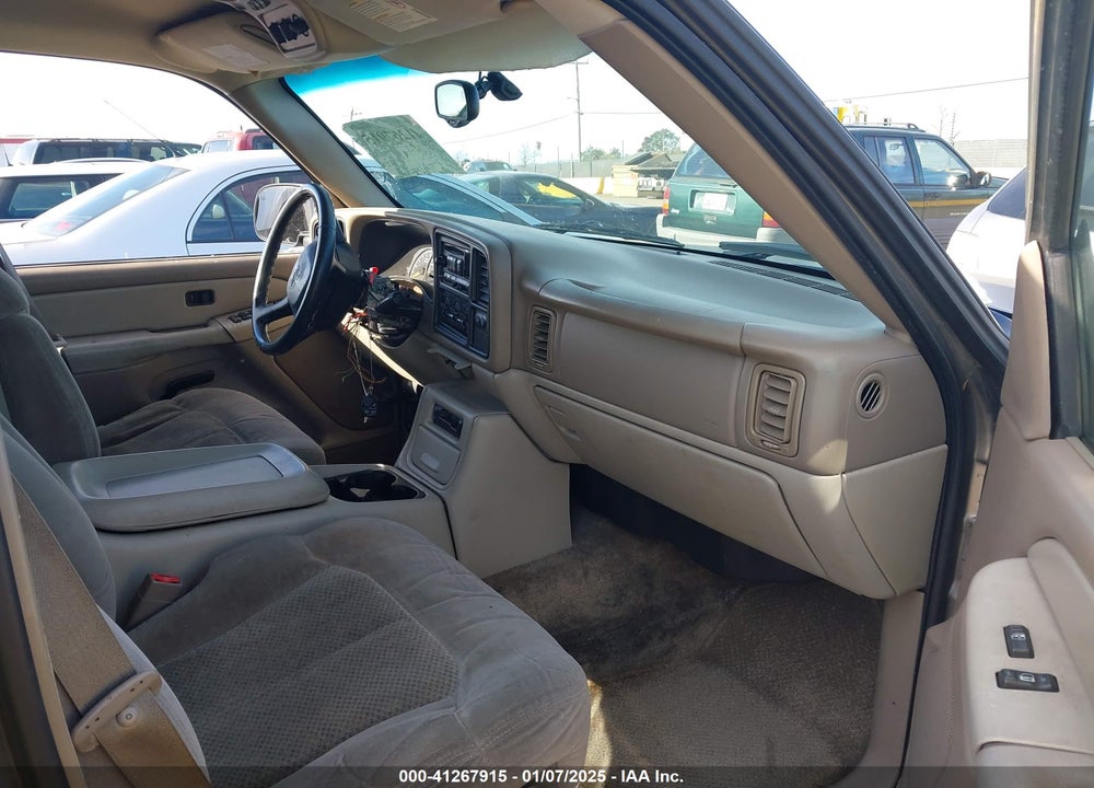 2001 CHEVROLET SUBURBAN 1500 LS VIN: 3GNEC16T11G248380