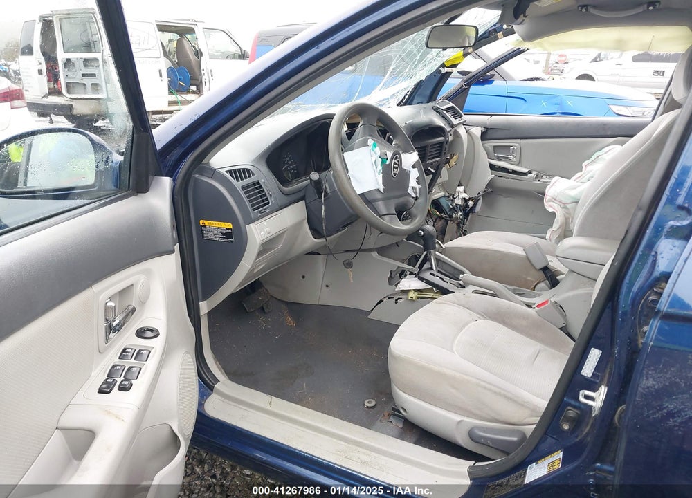 2009 KIA SPECTRA VIN: KNAFE222395590391