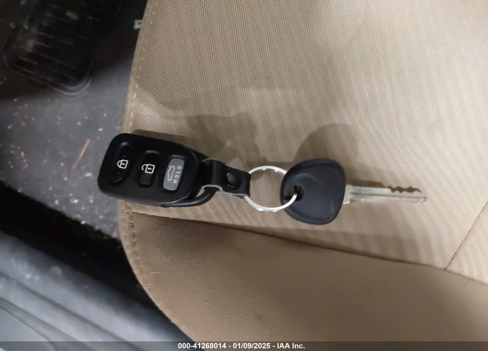2013 HYUNDAI ELANTRA VIN: 5NPDH4AE1DH448218
