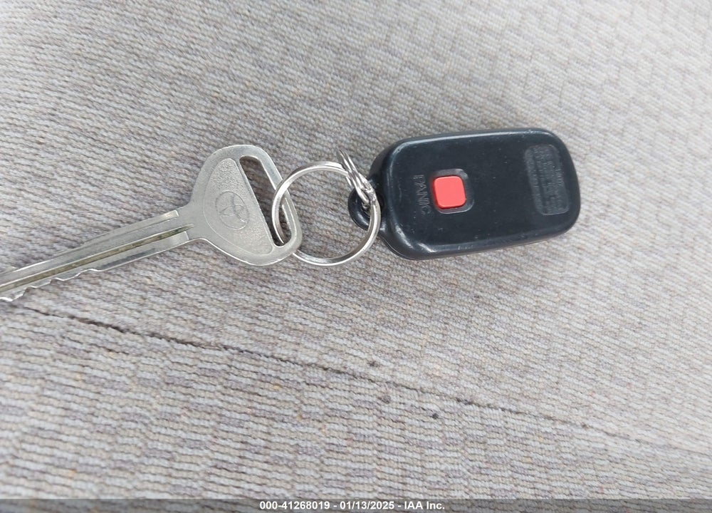 2004 TOYOTA COROLLA LE VIN: 1NXBR32E04Z226882