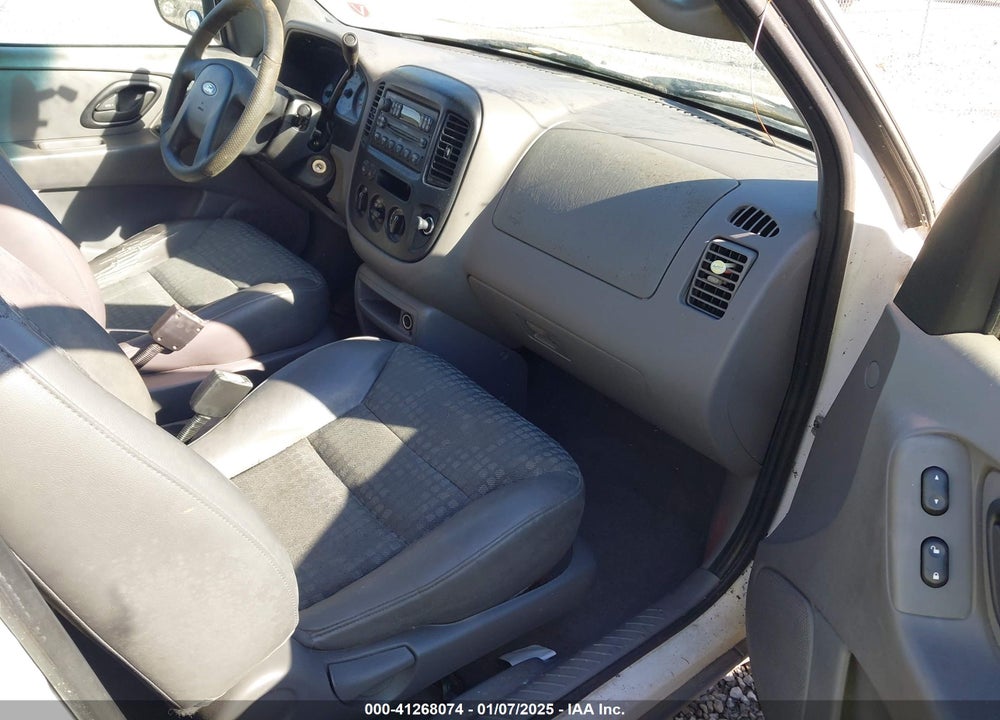 2001 FORD ESCAPE XLS VIN: 1FMYU01141KE57085