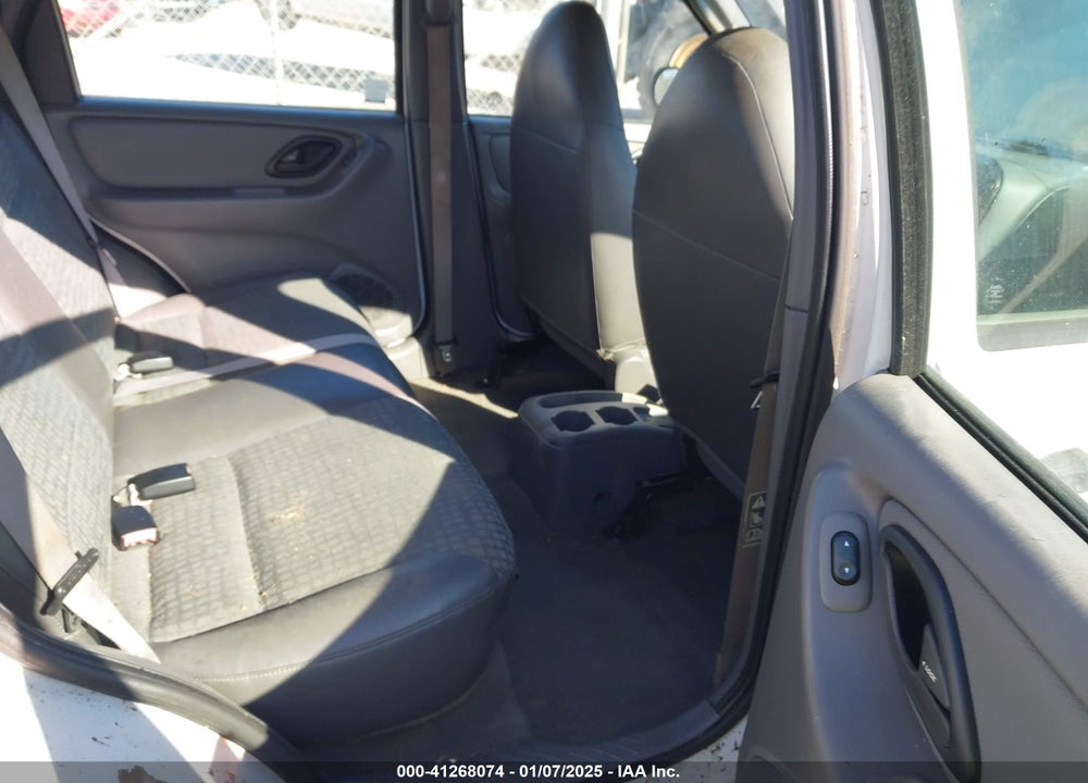 2001 FORD ESCAPE XLS VIN: 1FMYU01141KE57085