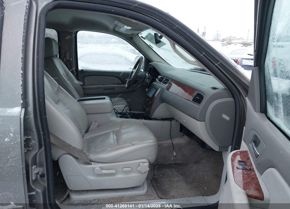2008 CHEVROLET SUBURBAN VIN: 1GNFK16398J226725