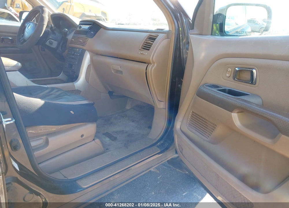 2005 HONDA PILOT EX-L VIN: 5FNYF18515B064127