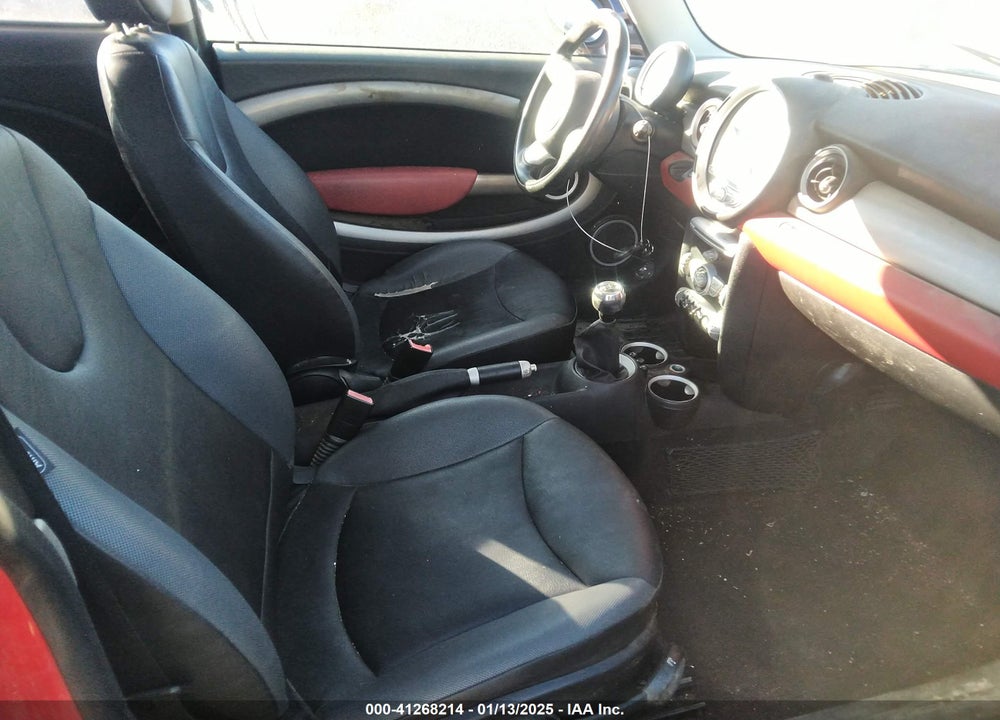 2008 MINI COOPER VIN: WMWMF33548TU65946