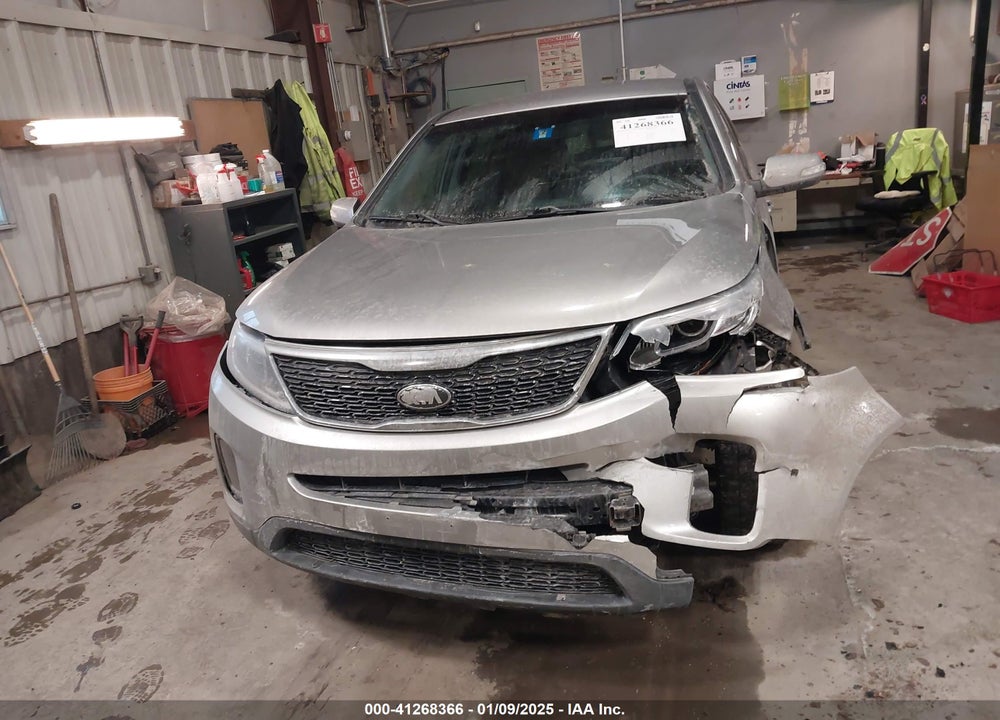 2015 KIA SORENTO VIN: 5XYKTCA68FG562137