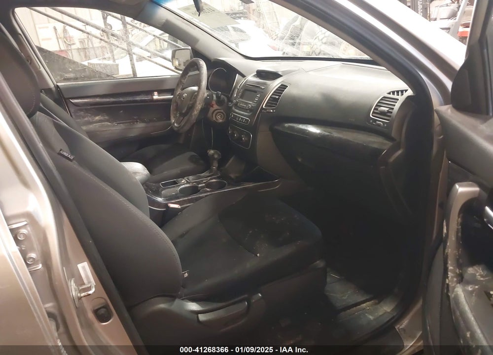 2015 KIA SORENTO VIN: 5XYKTCA68FG562137