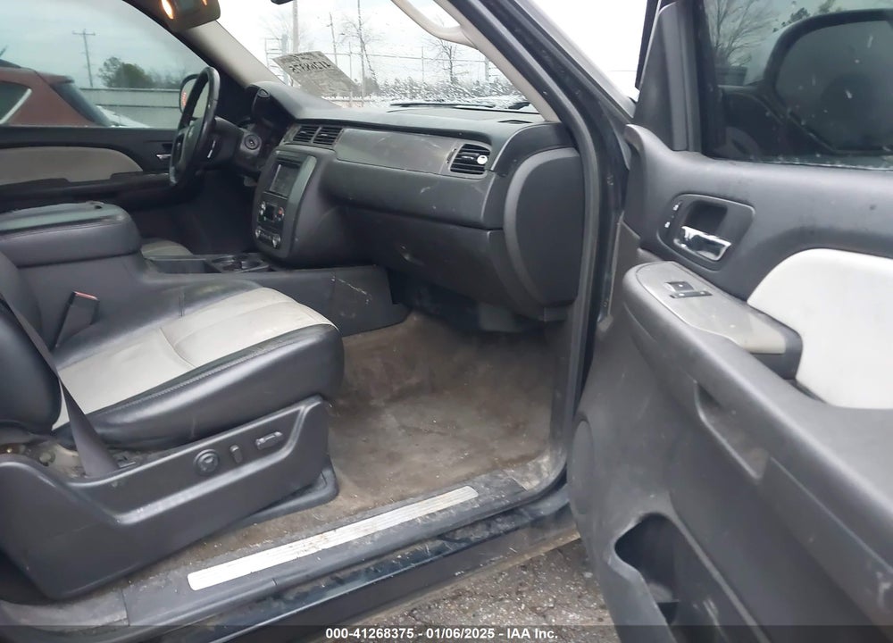 2008 CHEVROLET TAHOE LT VIN: 1GNFK13058R143661