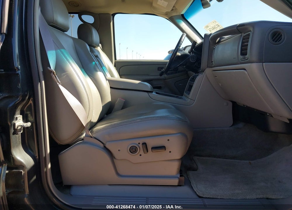 2005 CHEVROLET SUBURBAN 1500 LT VIN: 1GNEC16Z05R153125