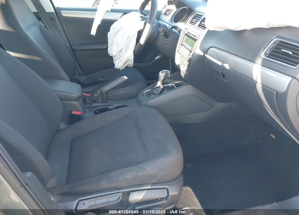 2015 VOLKSWAGEN JETTA VIN: 3VWD17AJ4FM209808