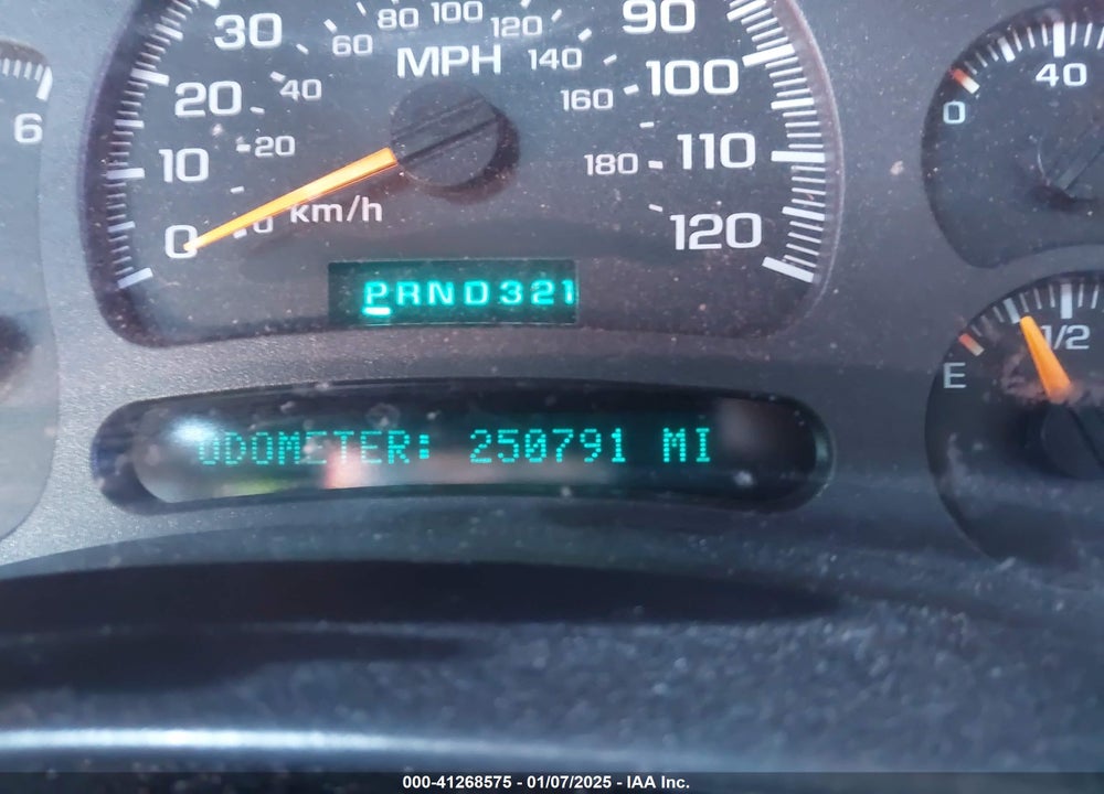 2004 CHEVROLET SUBURBAN 1500 LS VIN: 1GNEC16TX4J127043