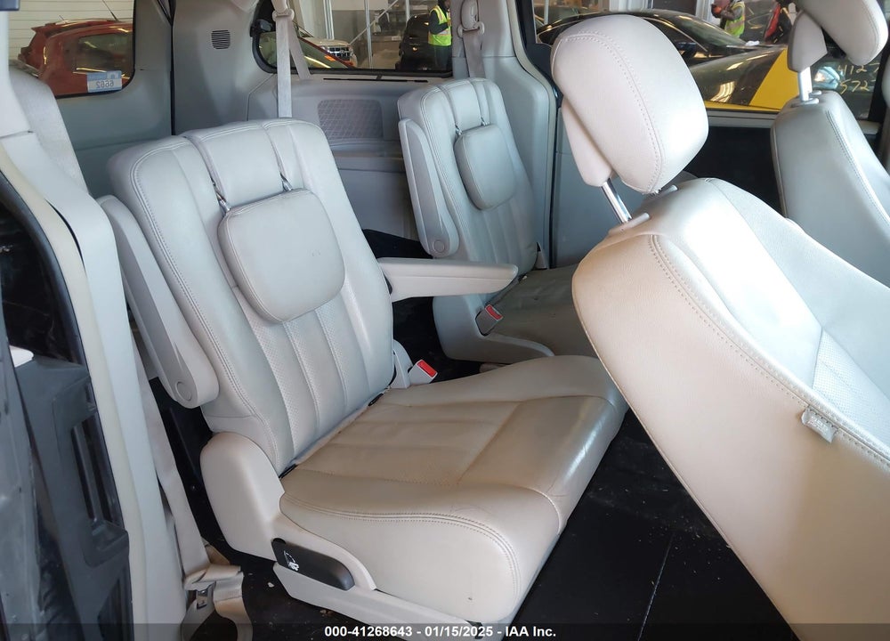 2011 CHRYSLER TOWN & COUNTRY TOURING-L VIN: 2A4RR8DG3BR607855