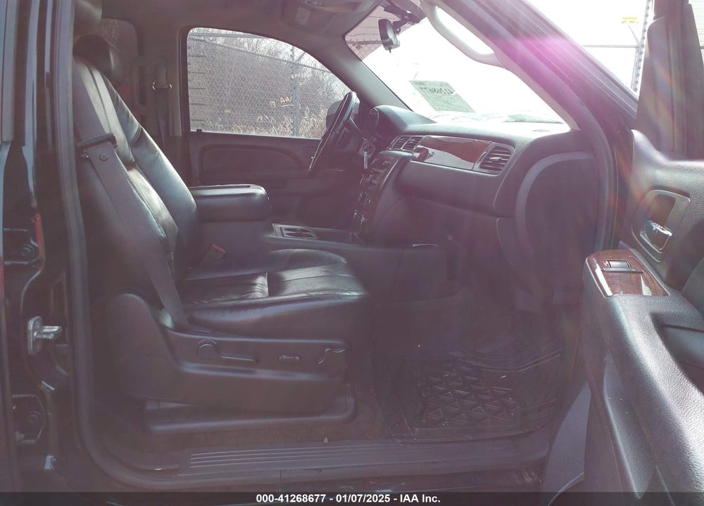 2011 CHEVROLET TAHOE LT VIN: 1GNSCBE00BR385098