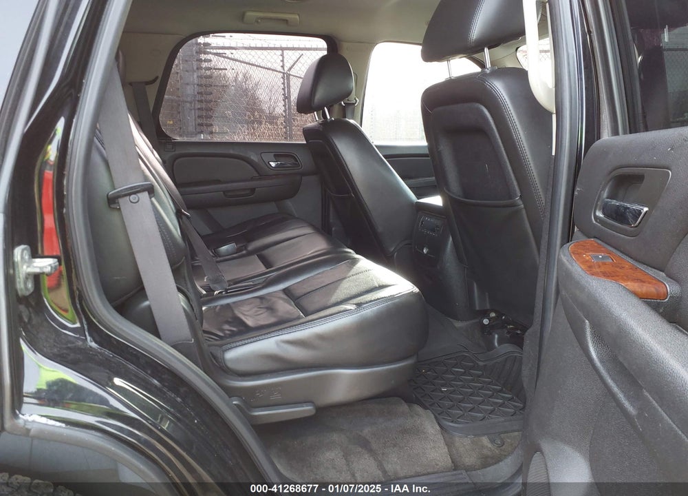 2011 CHEVROLET TAHOE LT VIN: 1GNSCBE00BR385098