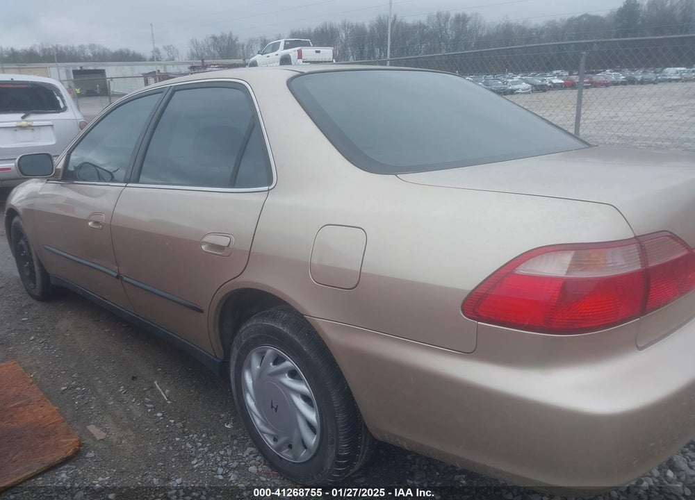 2000 HONDA ACCORD 2.3 LX VIN: 1HGCG5644YA117216