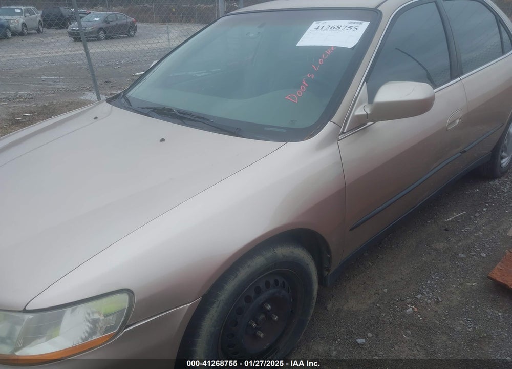 2000 HONDA ACCORD 2.3 LX VIN: 1HGCG5644YA117216