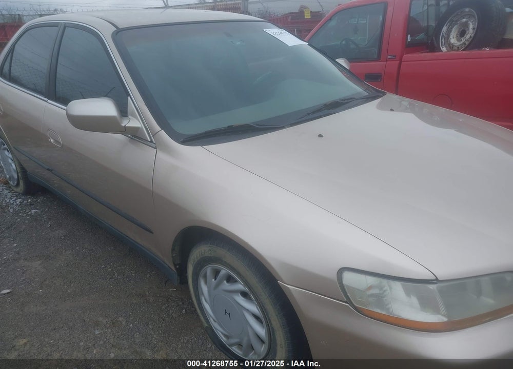 2000 HONDA ACCORD 2.3 LX VIN: 1HGCG5644YA117216