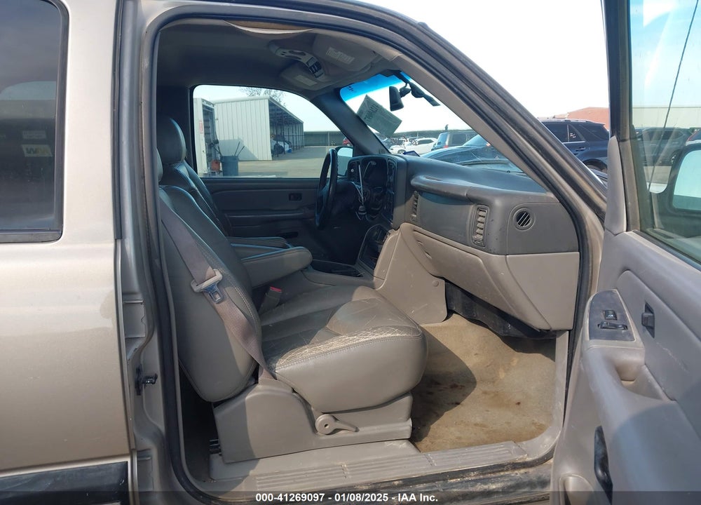 2004 CHEVROLET TAHOE LS VIN: 1GNEC13Z54R146559