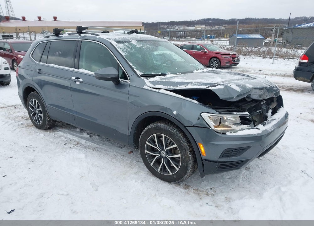 2019 VOLKSWAGEN TIGUAN VIN: 3VV2B7AX1KM196880