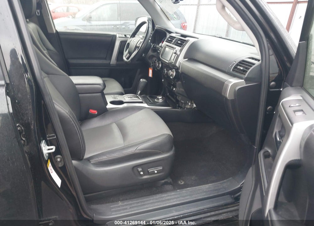 2018 TOYOTA 4RUNNER SR5 PREMIUM VIN: JTEBU5JR9J5520575