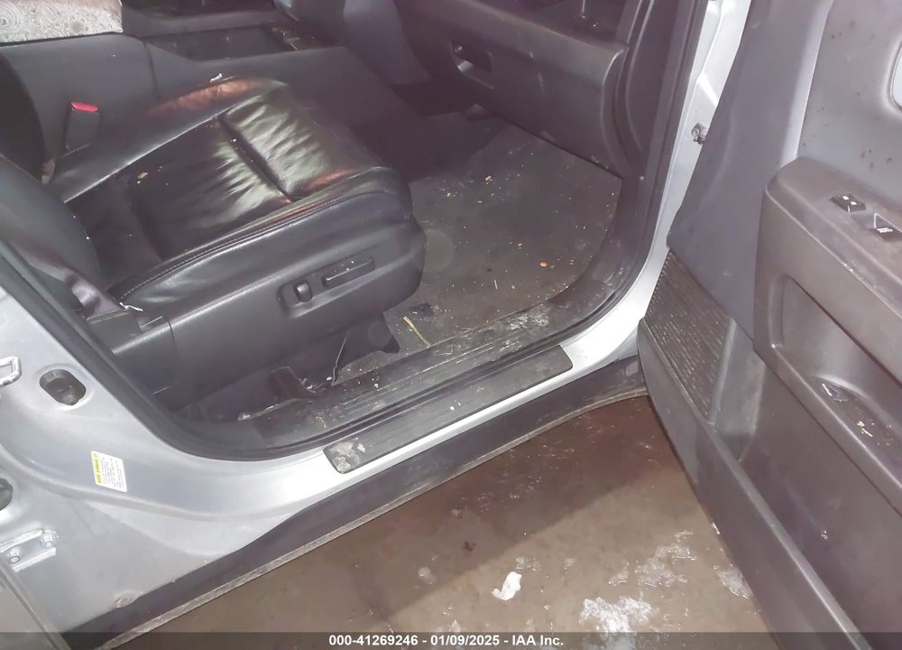 2011 HONDA PILOT EX-L VIN: 5FNYF4H50BB053407