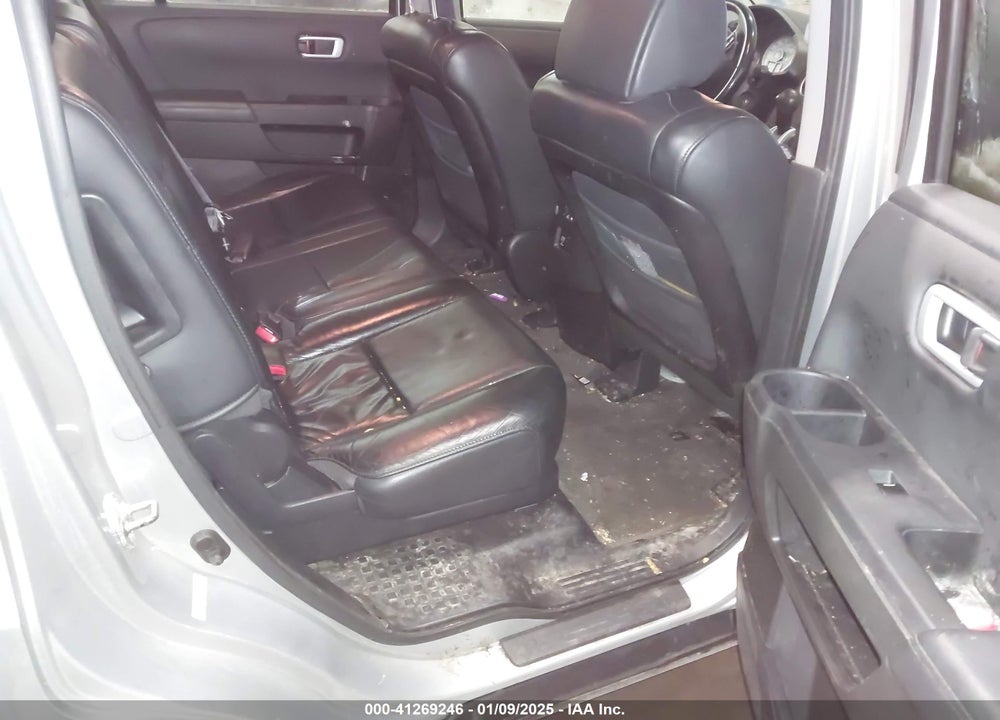 2011 HONDA PILOT EX-L VIN: 5FNYF4H50BB053407