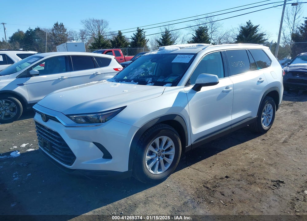 2024 TOYOTA GRAND HIGHLANDER XLE VIN: 5TDAAAB52RS043197