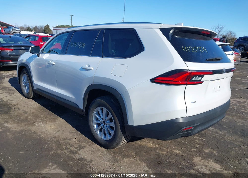 2024 TOYOTA GRAND HIGHLANDER XLE VIN: 5TDAAAB52RS043197