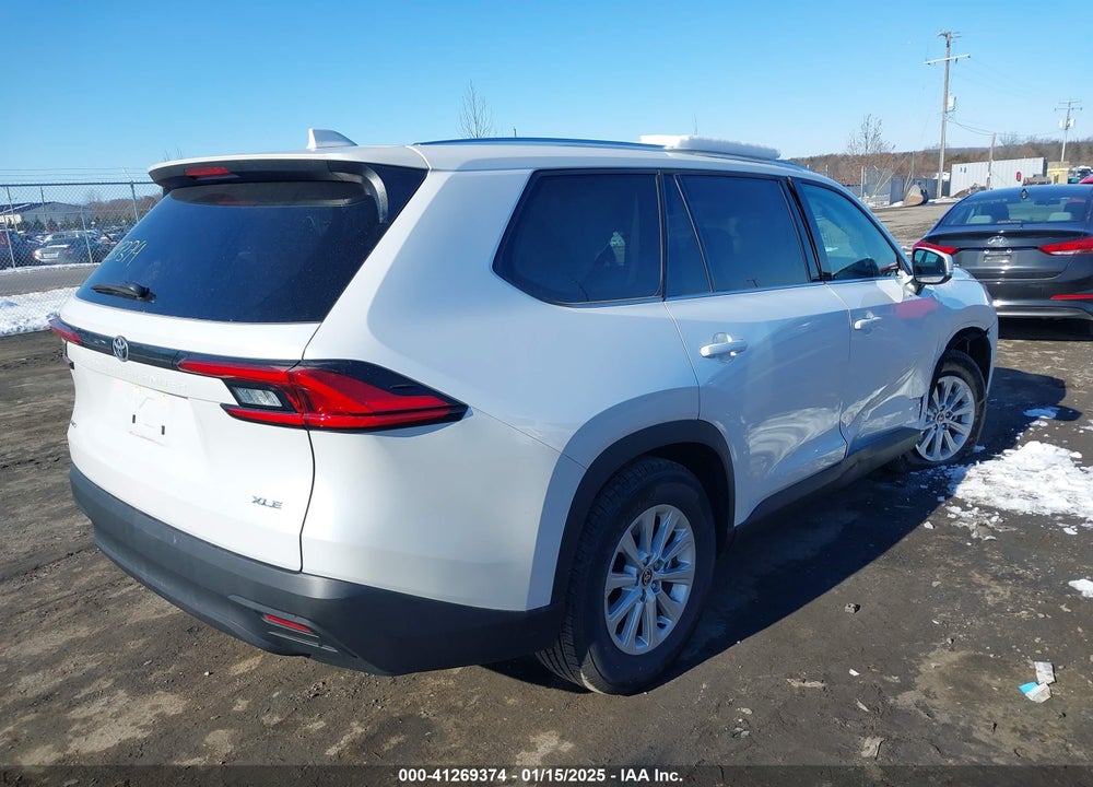 2024 TOYOTA GRAND HIGHLANDER XLE VIN: 5TDAAAB52RS043197