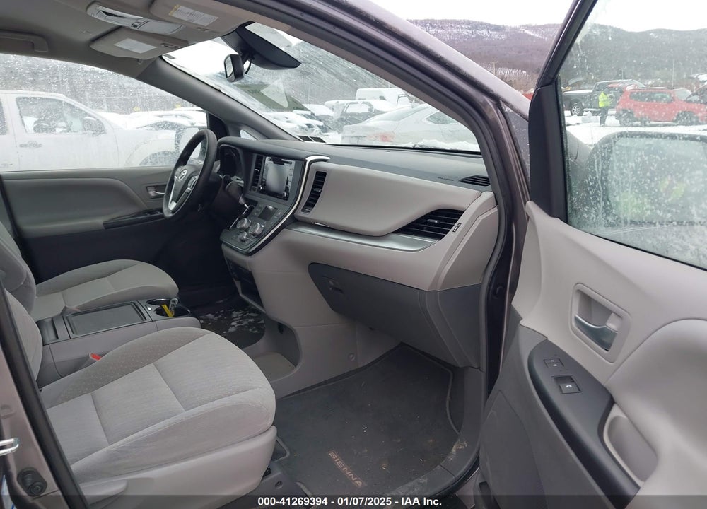 2019 TOYOTA SIENNA LE 7 PASSENGER VIN: 5TDJZ3DC3KS223214