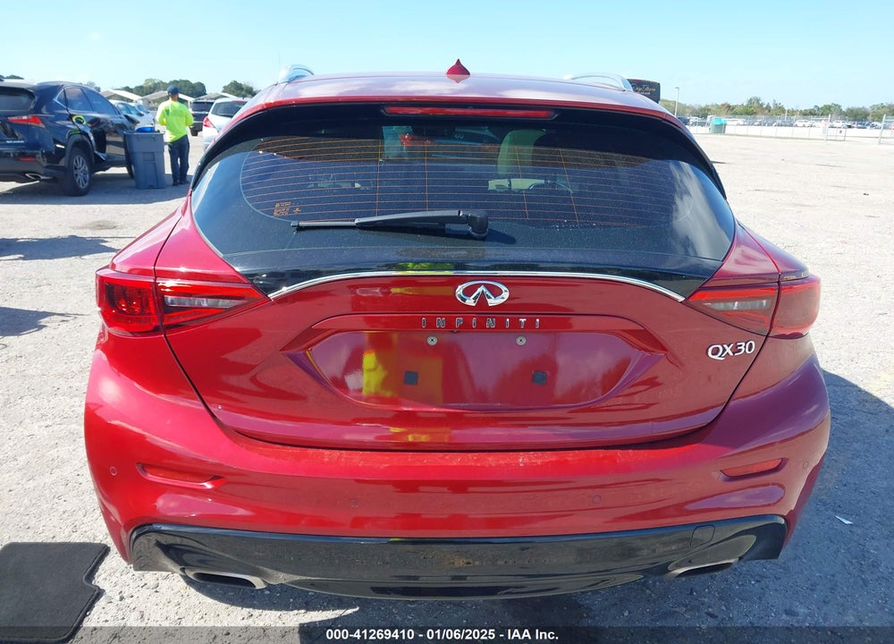 2018 INFINITI QX30 PREMIUM VIN: SJKCH5CP8JA052755
