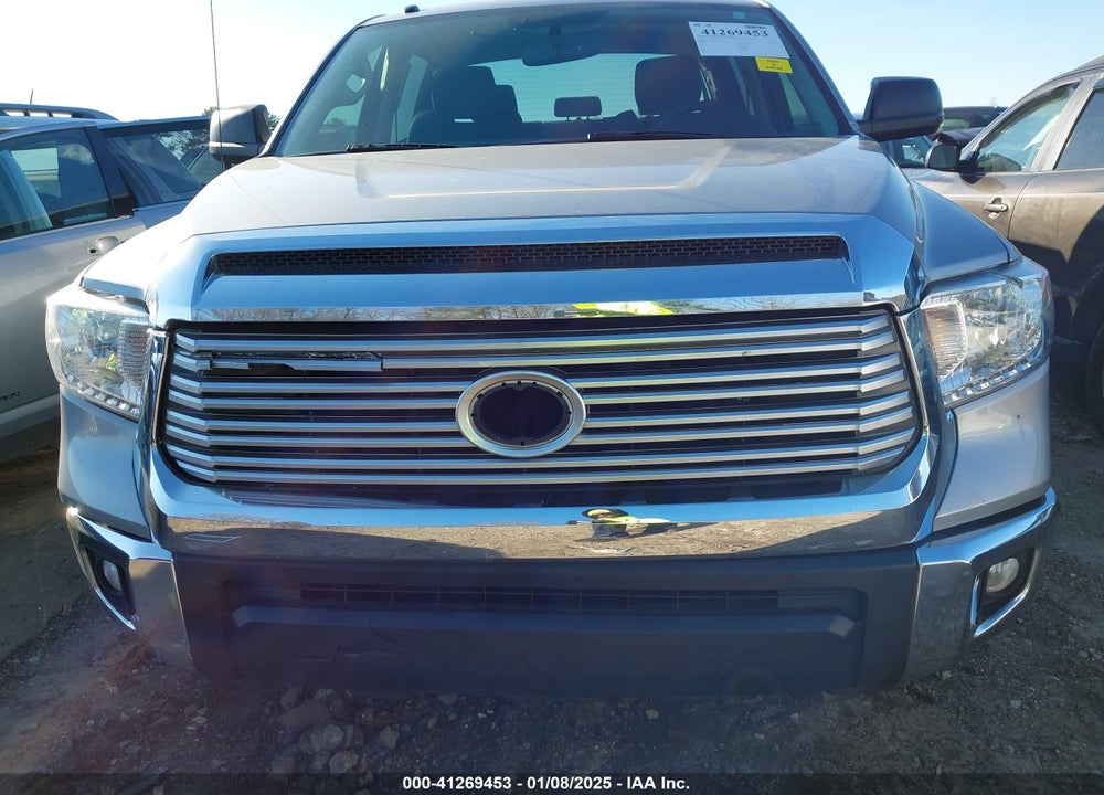2017 TOYOTA TUNDRA SR5 5.7L V8 VIN: 5TFDW5F17HX672296