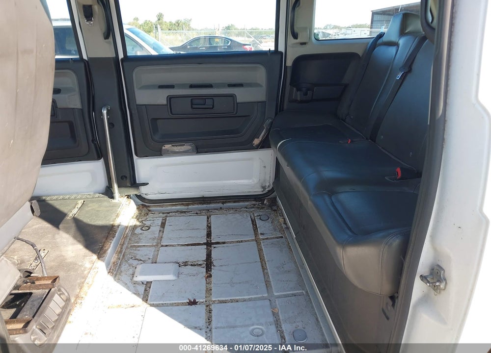 2012 FORD VPG MV1 VIN: 523MF1A64CM101025