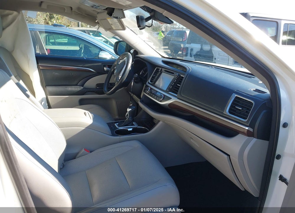 2015 TOYOTA HIGHLANDER LIMITED V6 VIN: 5TDYKRFHXFS085059