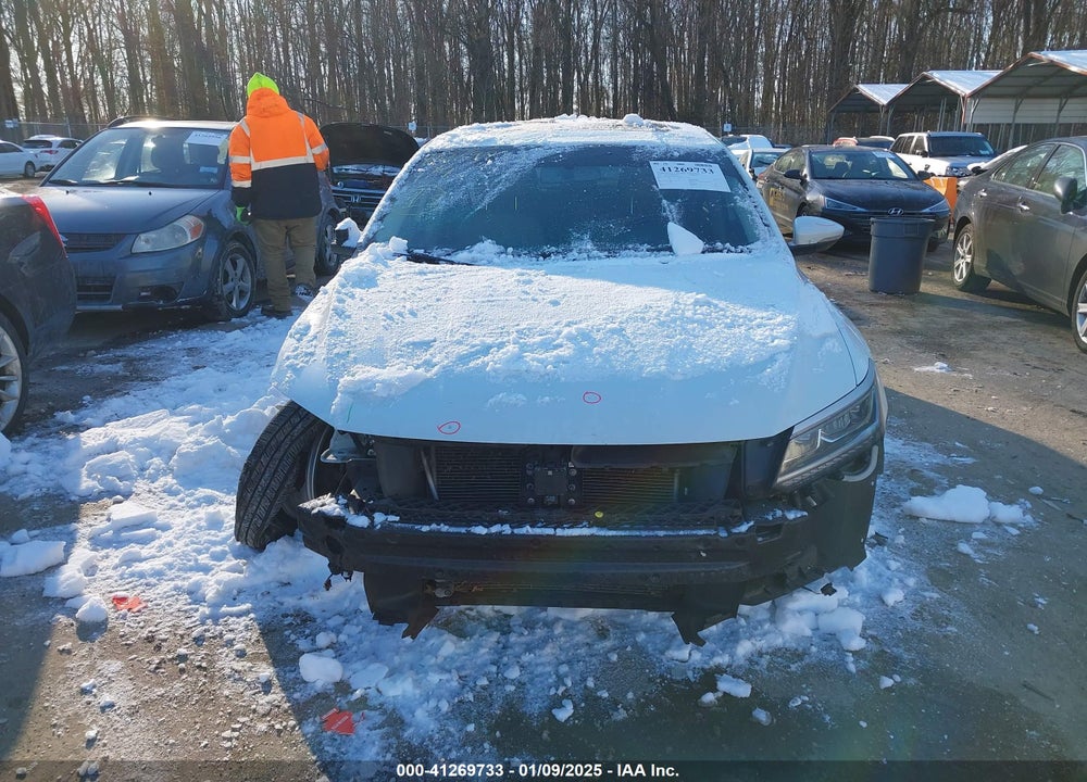 2017 VOLKSWAGEN PASSAT VIN: 1VWBT7A3XHC003822