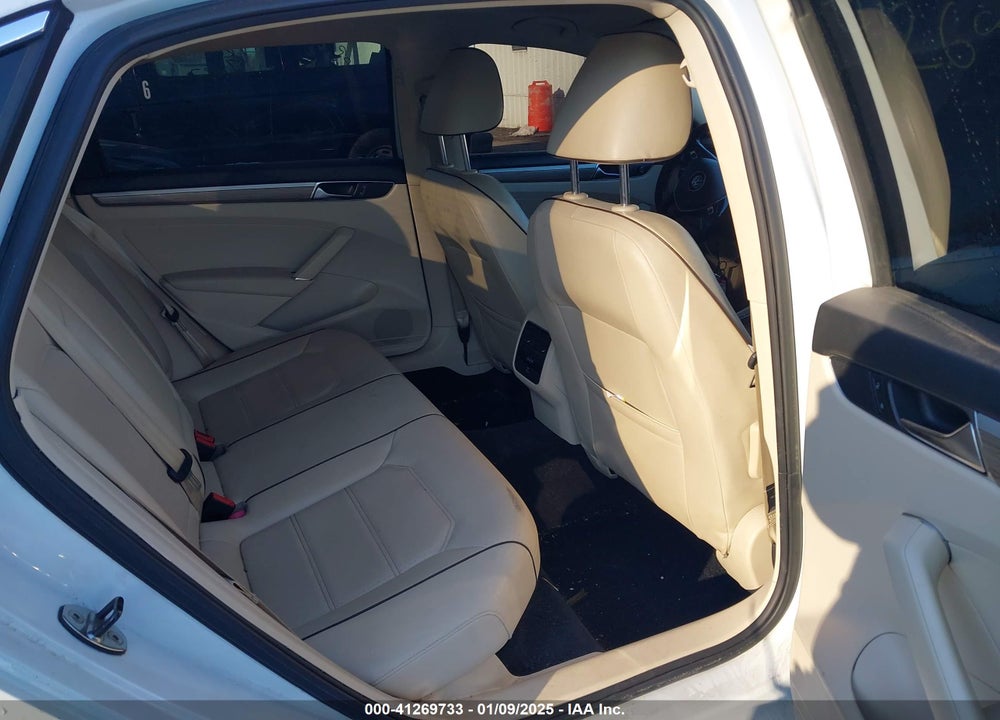 2017 VOLKSWAGEN PASSAT VIN: 1VWBT7A3XHC003822