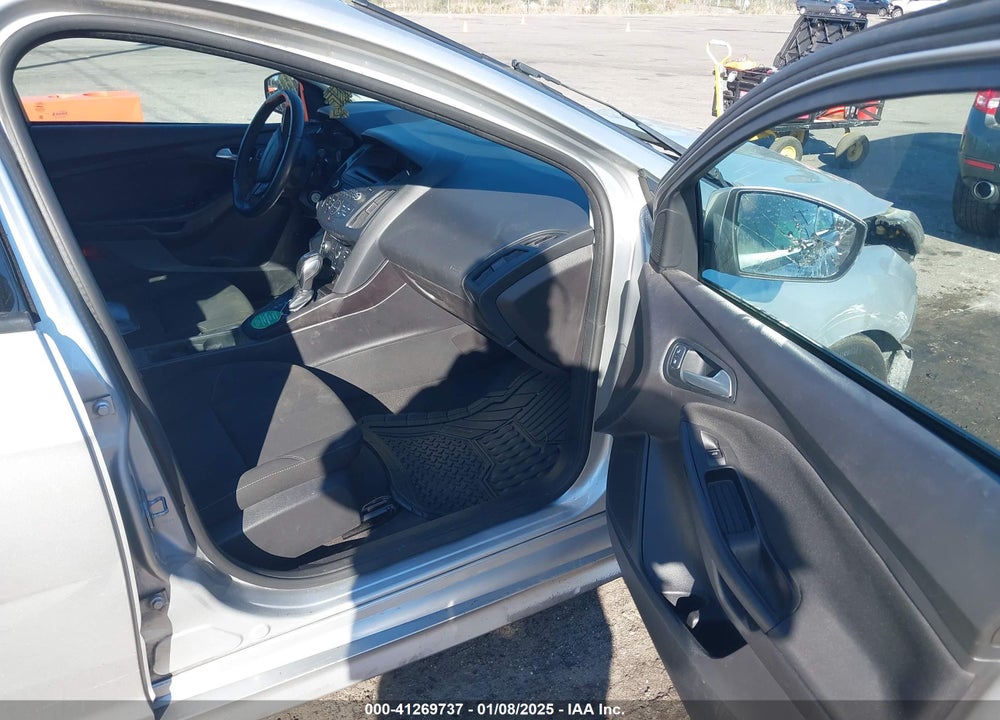 2015 FORD FOCUS VIN: 1FADP3F21FL215360