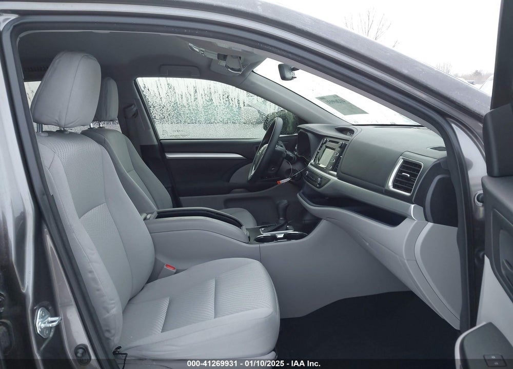 2015 TOYOTA HIGHLANDER LE V6 VIN: 5TDBKRFHXFS156928