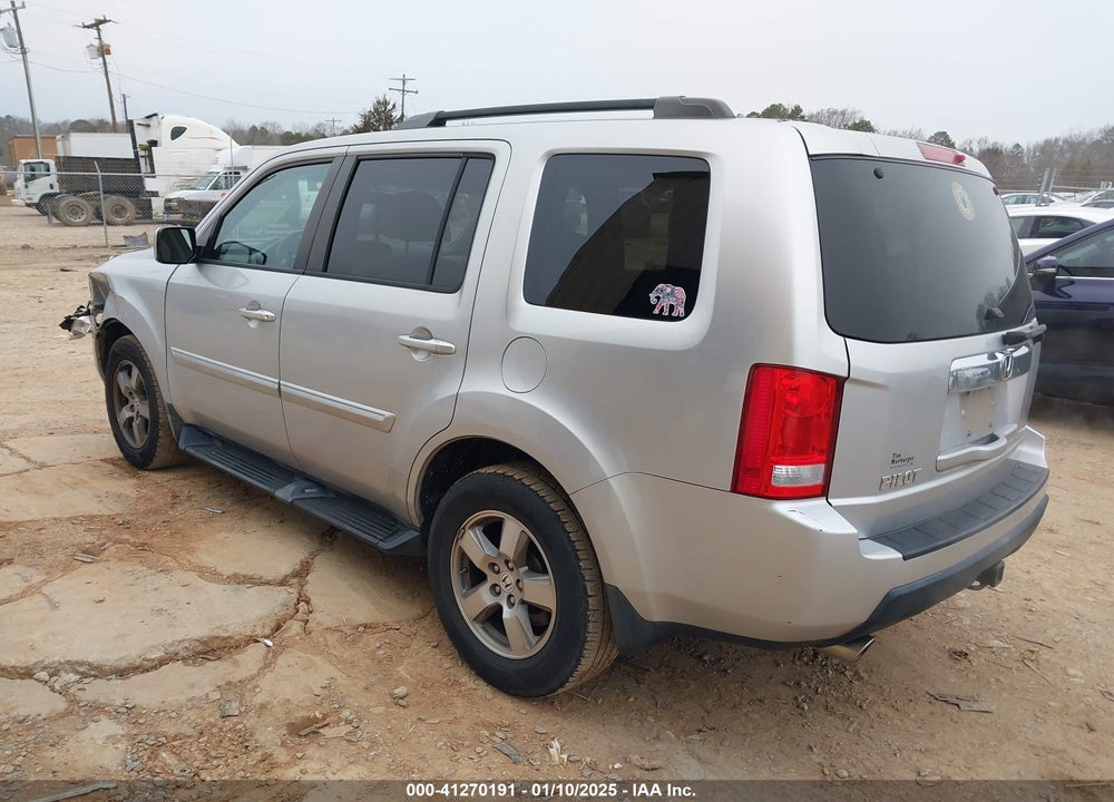 2011 HONDA PILOT EX VIN: 5FNYF3H40BB017721