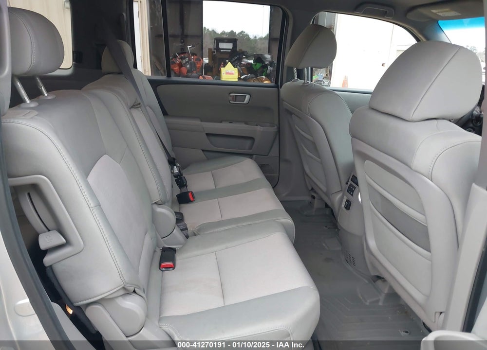 2011 HONDA PILOT EX VIN: 5FNYF3H40BB017721