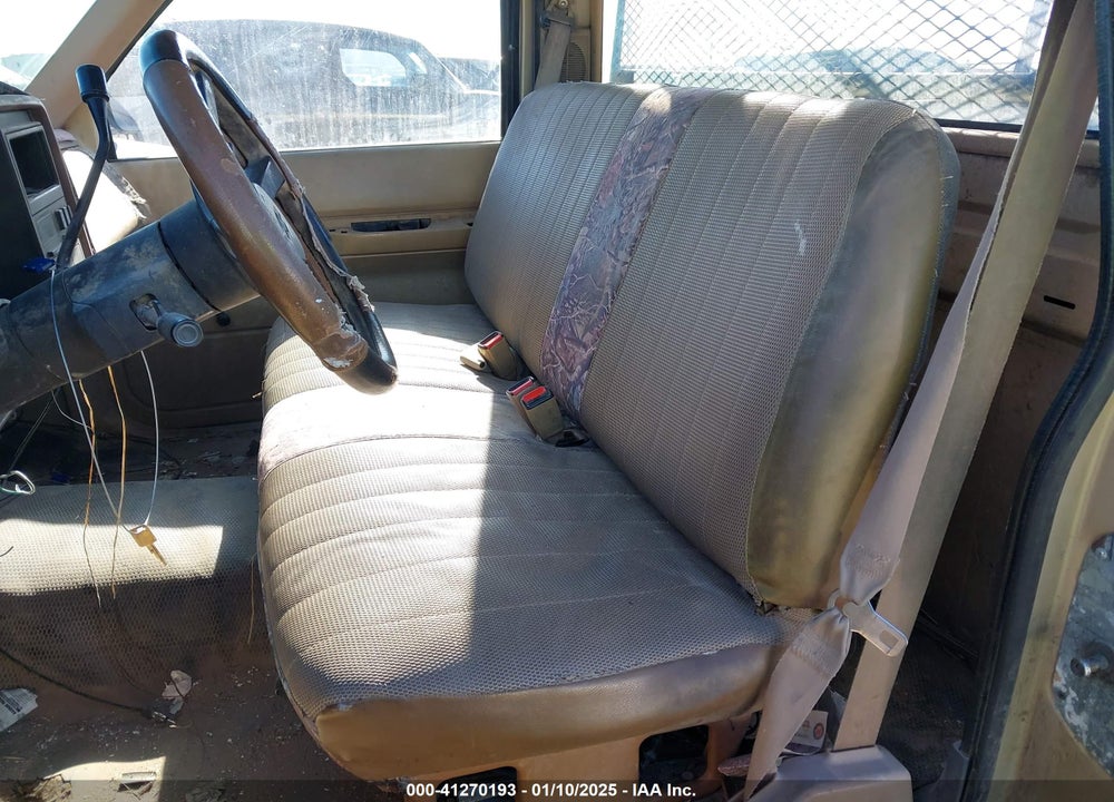 1988 CHEVROLET GMT-400 C1500 VIN: 2GCDC14Z9J1154008
